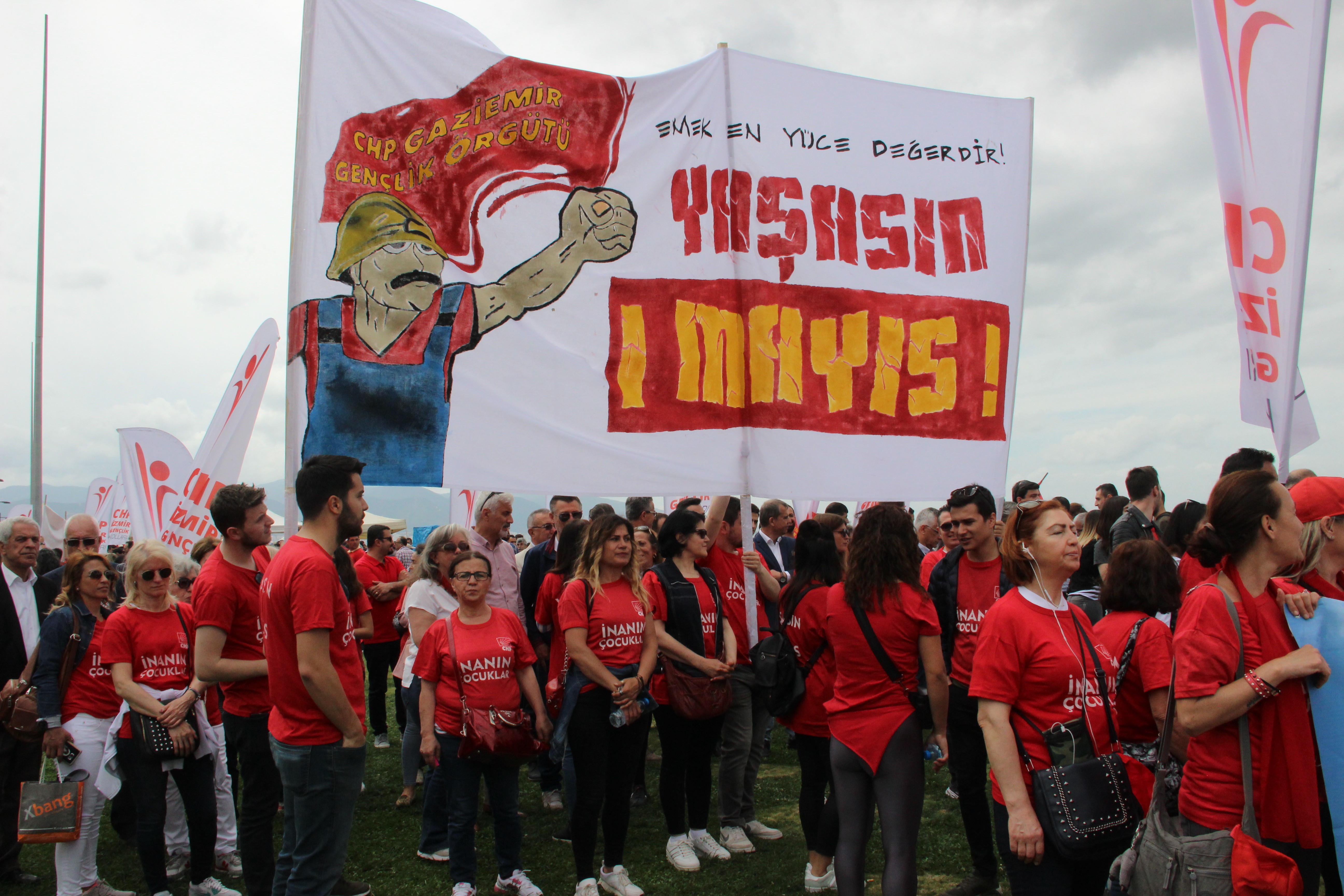 İzmir'de 1 Mayıs coşkusu