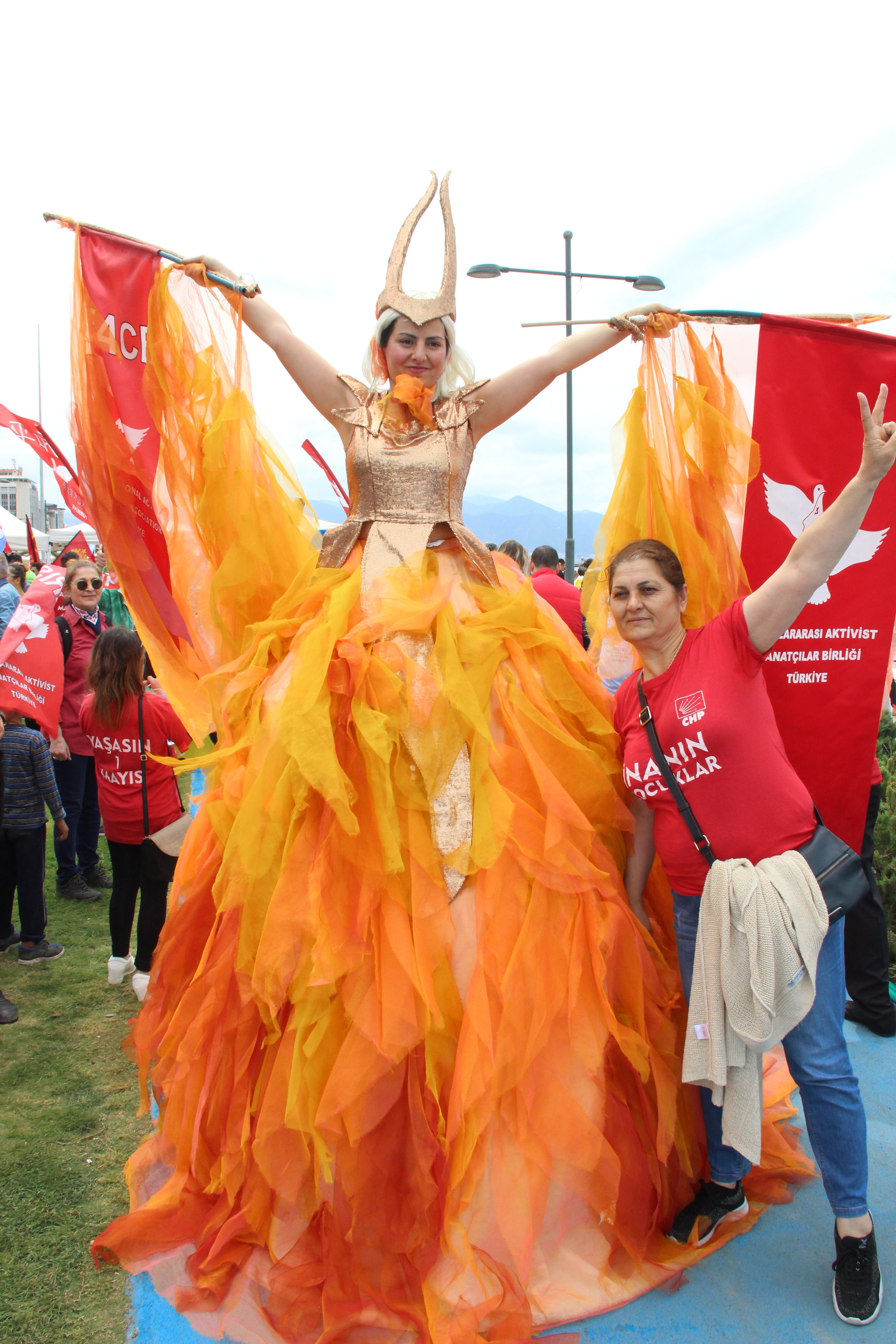 İzmir'de 1 Mayıs coşkusu