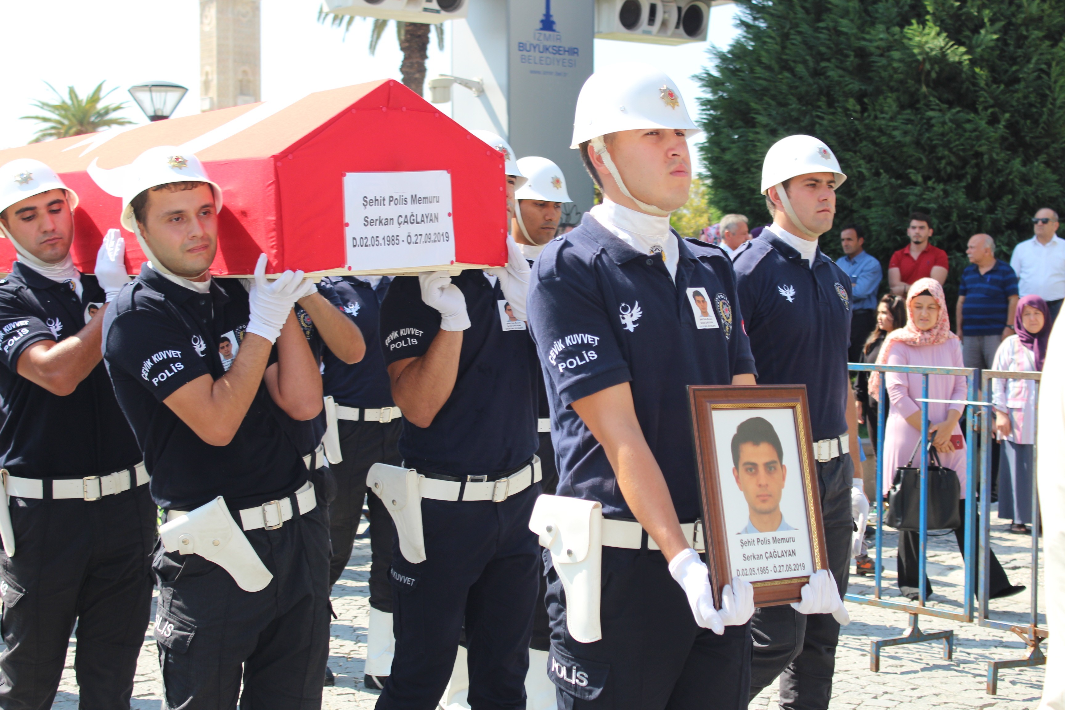 Şehit polisin 5 yaşındaki kızı Nehir'den yürekleri dağlayan veda: "Baba"