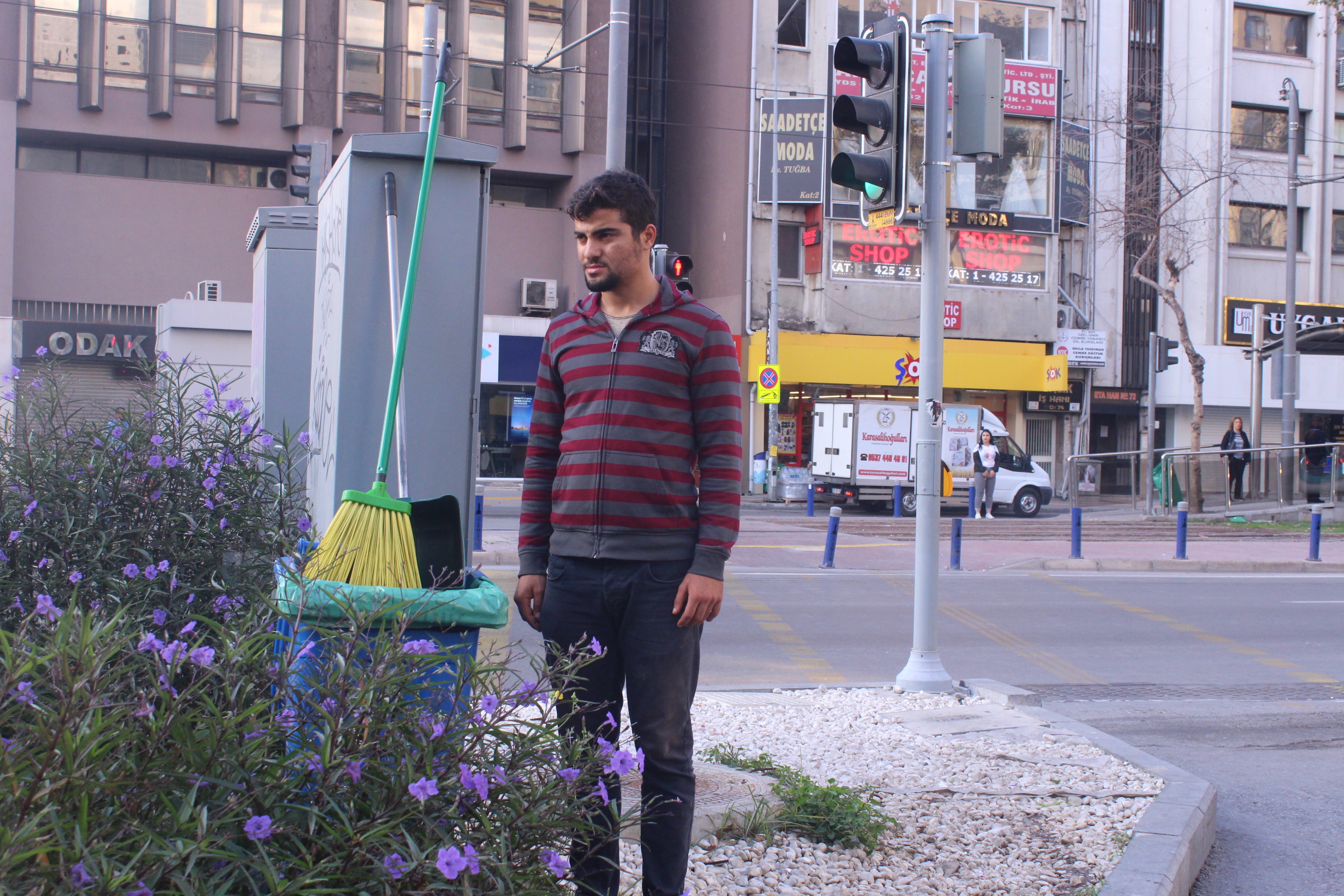 İzmir'de 09.05'te hayat durdu