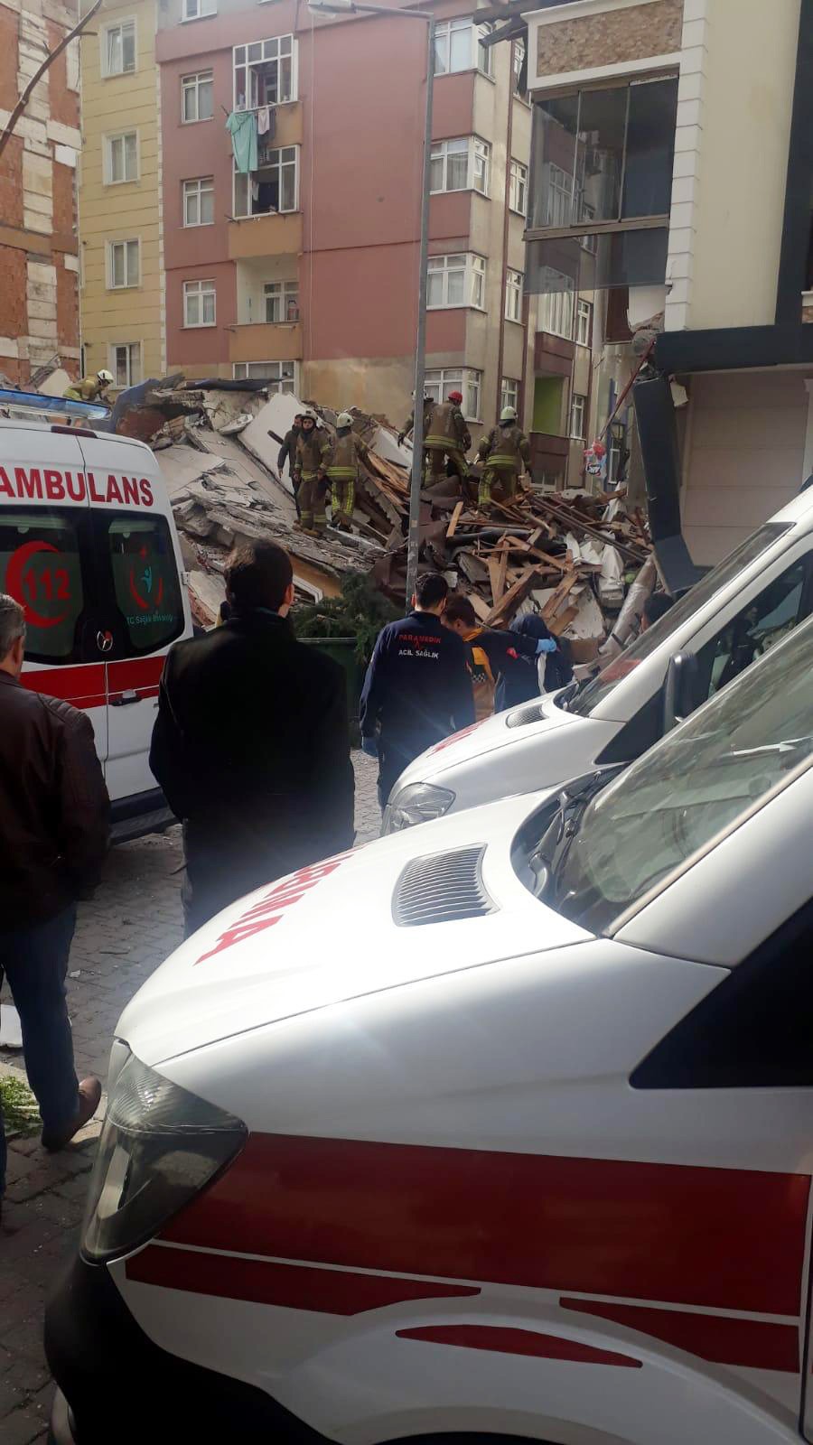 Bahçelievler'de bina yıkıldı