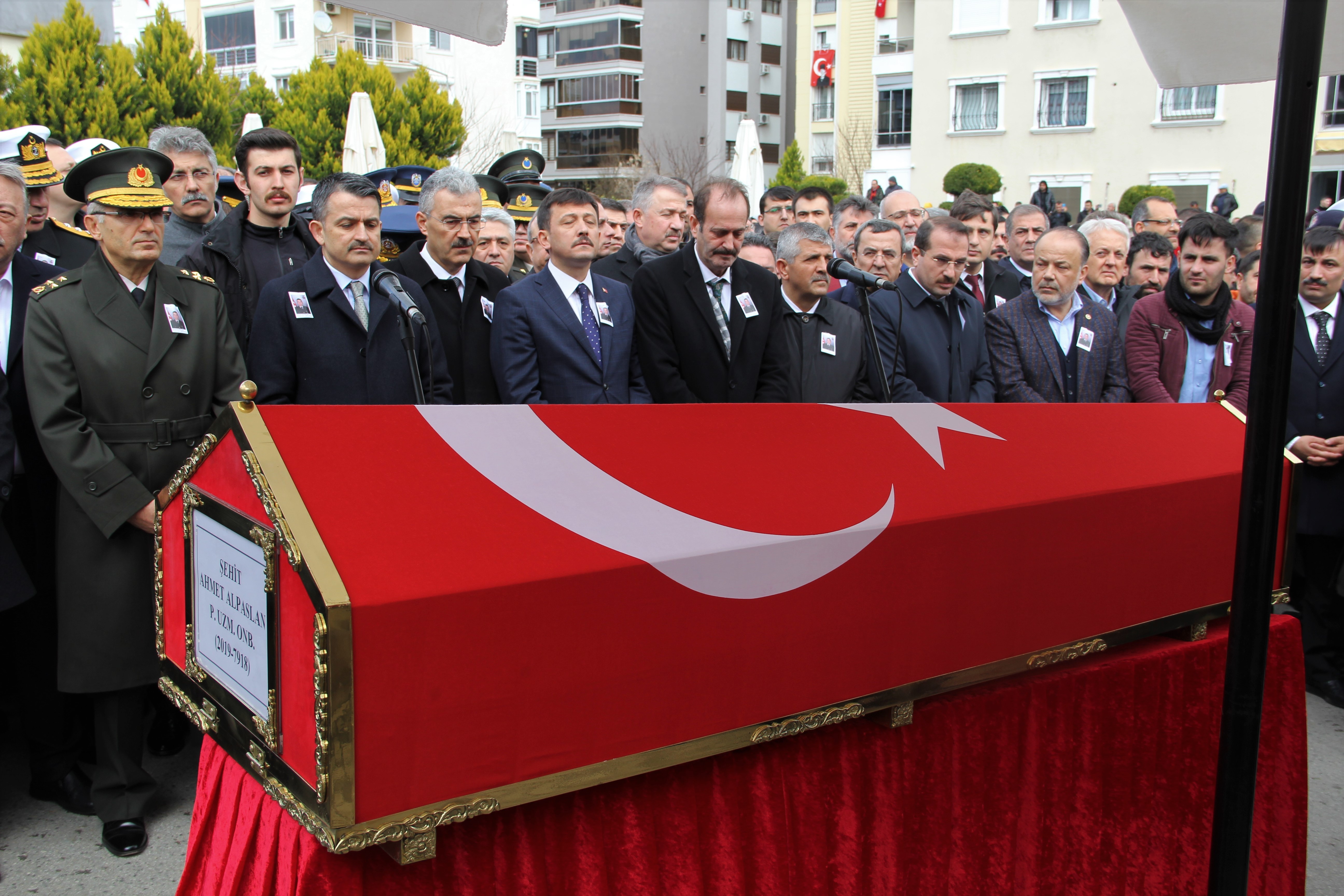 İzmir şehidine ağladı