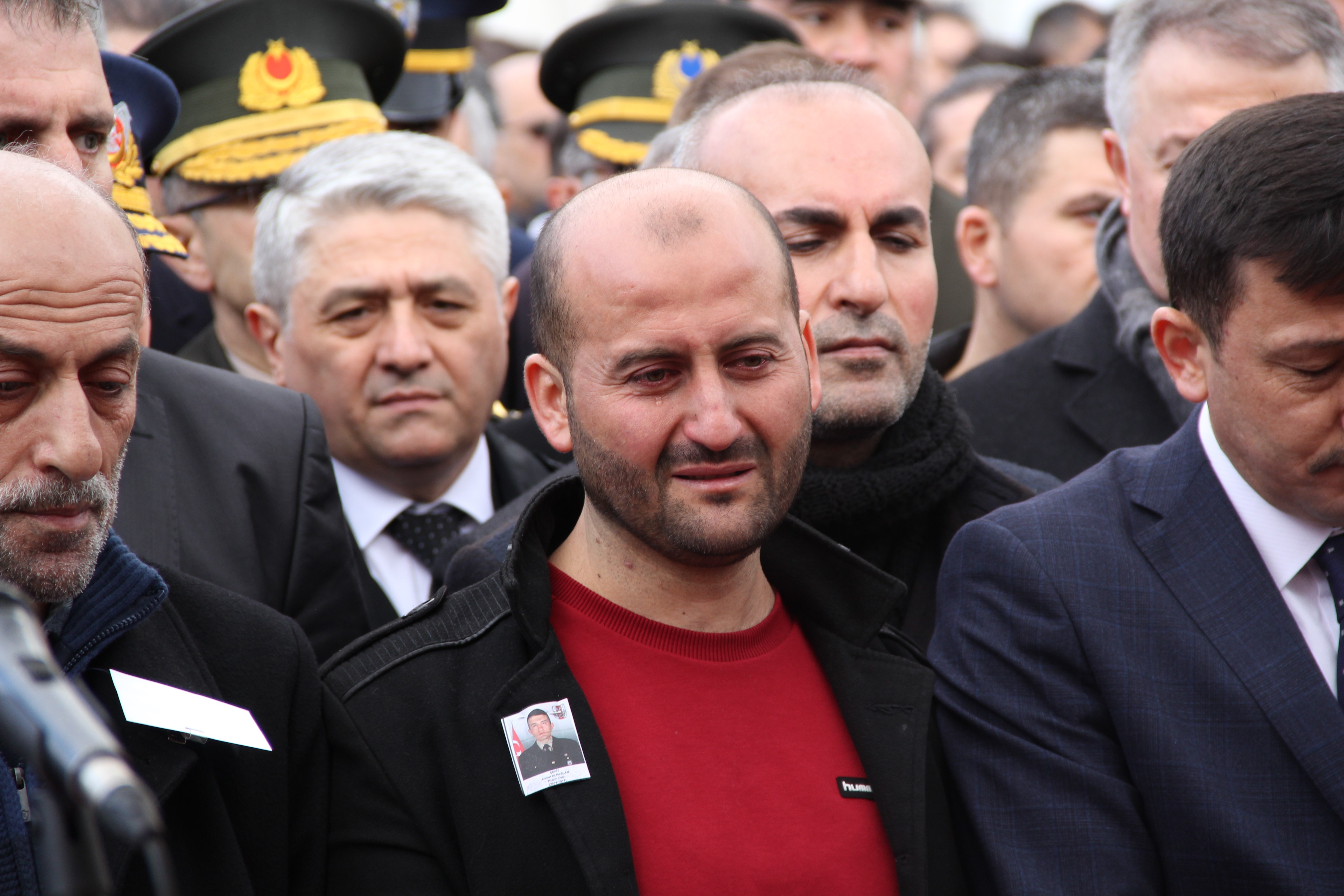 İzmir şehidine ağladı