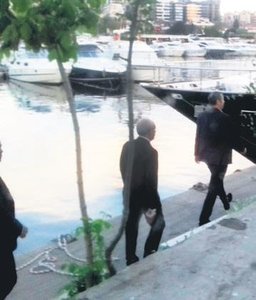 'İşte gizli yat görüşmesinin fotoğrafı' diyen Övür, Kılıçdaroğlu'na ait olduğunu iddia ettiği bir fotoğraf yayınladı
