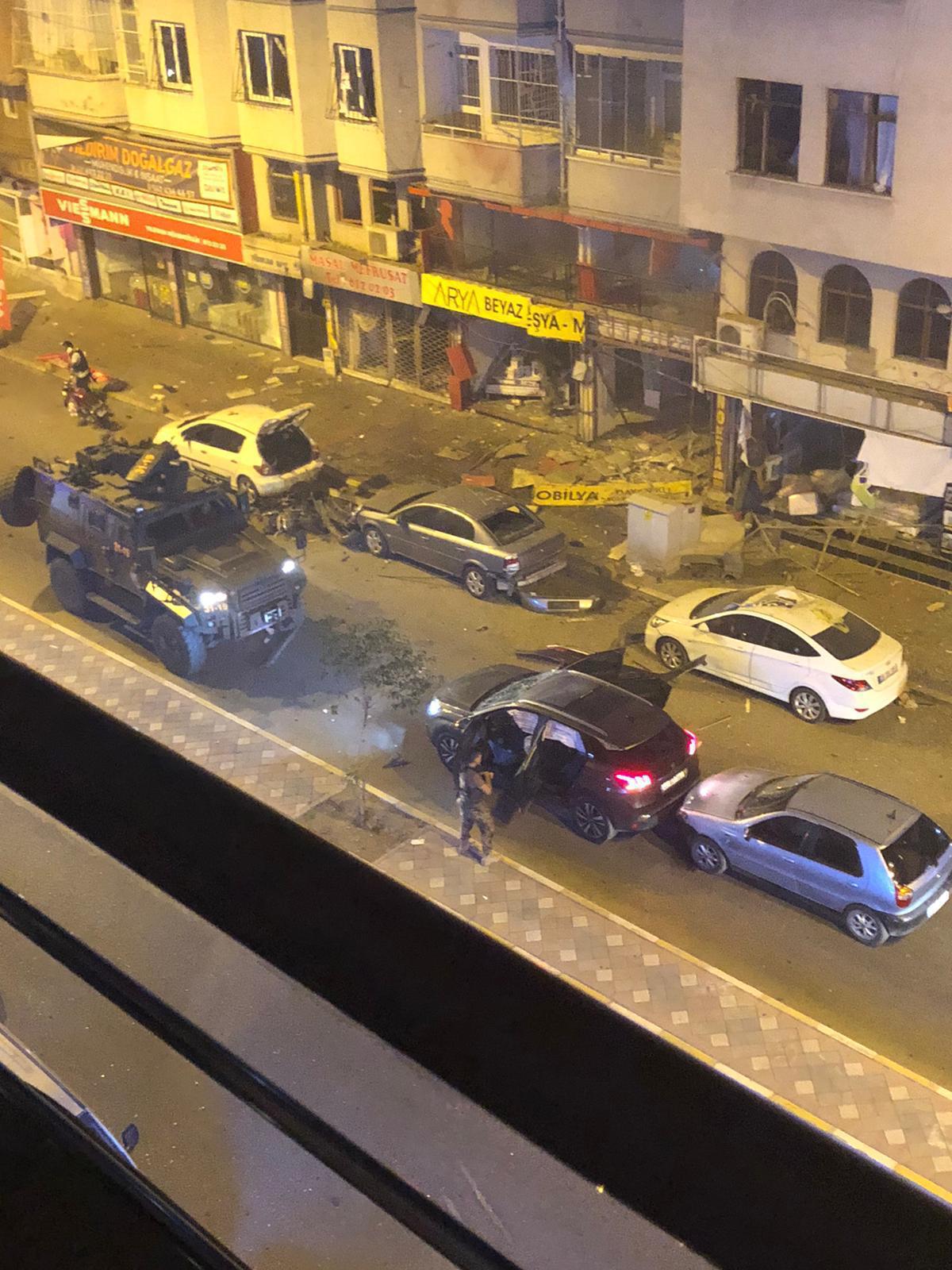 İskenderun'da canlı bomba kendini patlattı... 1 polis yaralandı!