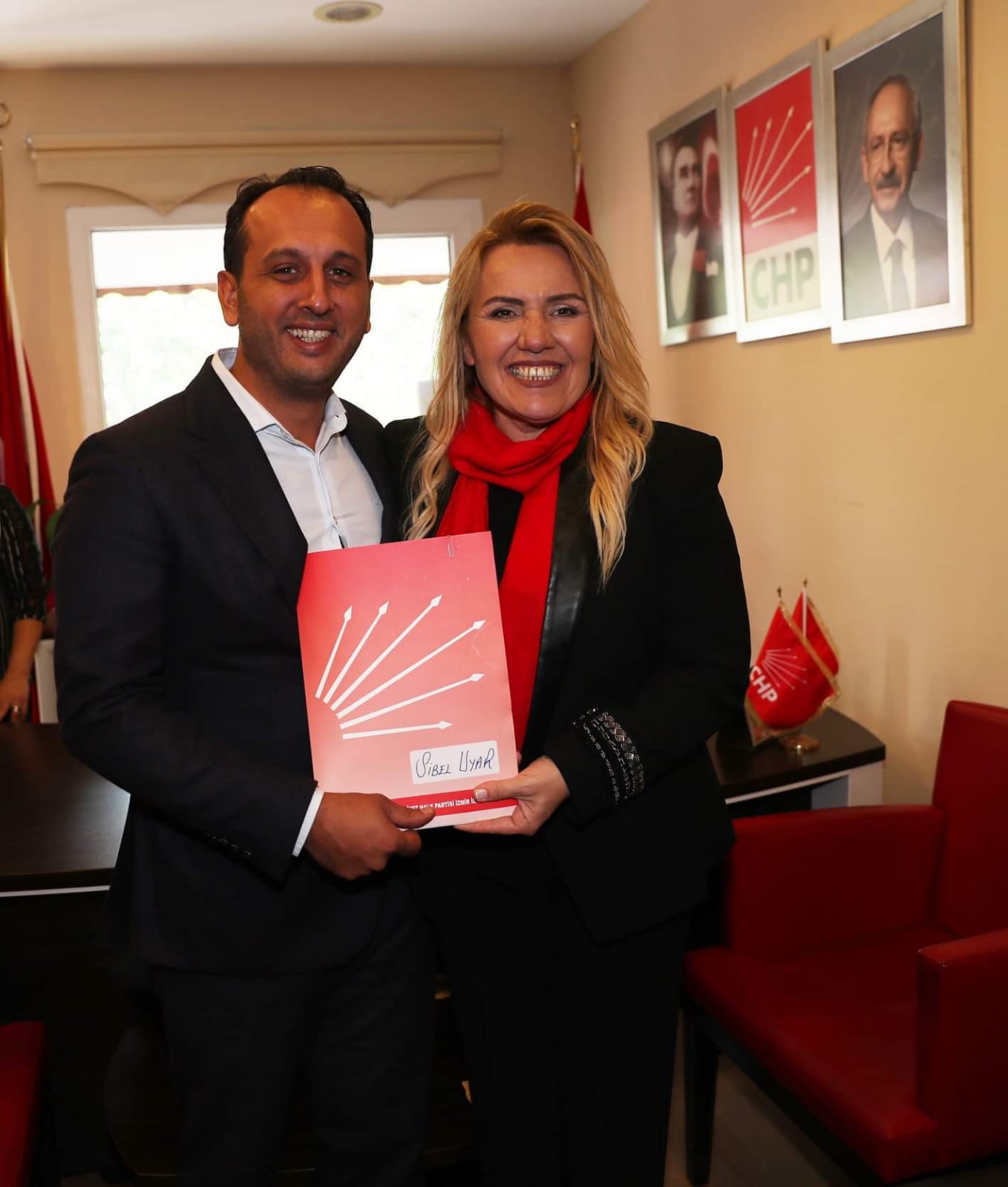BAŞKAN UYAR ADAYLIK DOSYASINI TESLİM ETTİ