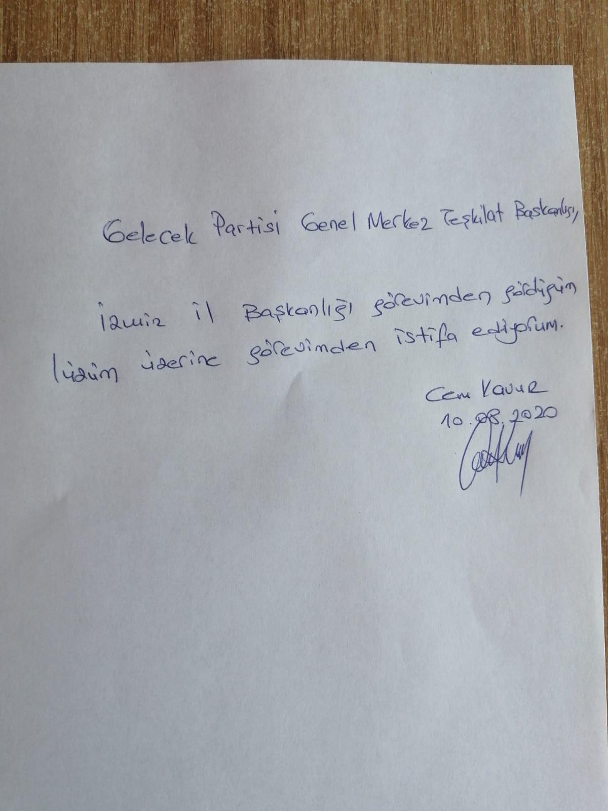 Gelecek İzmir'de istifa krizi
