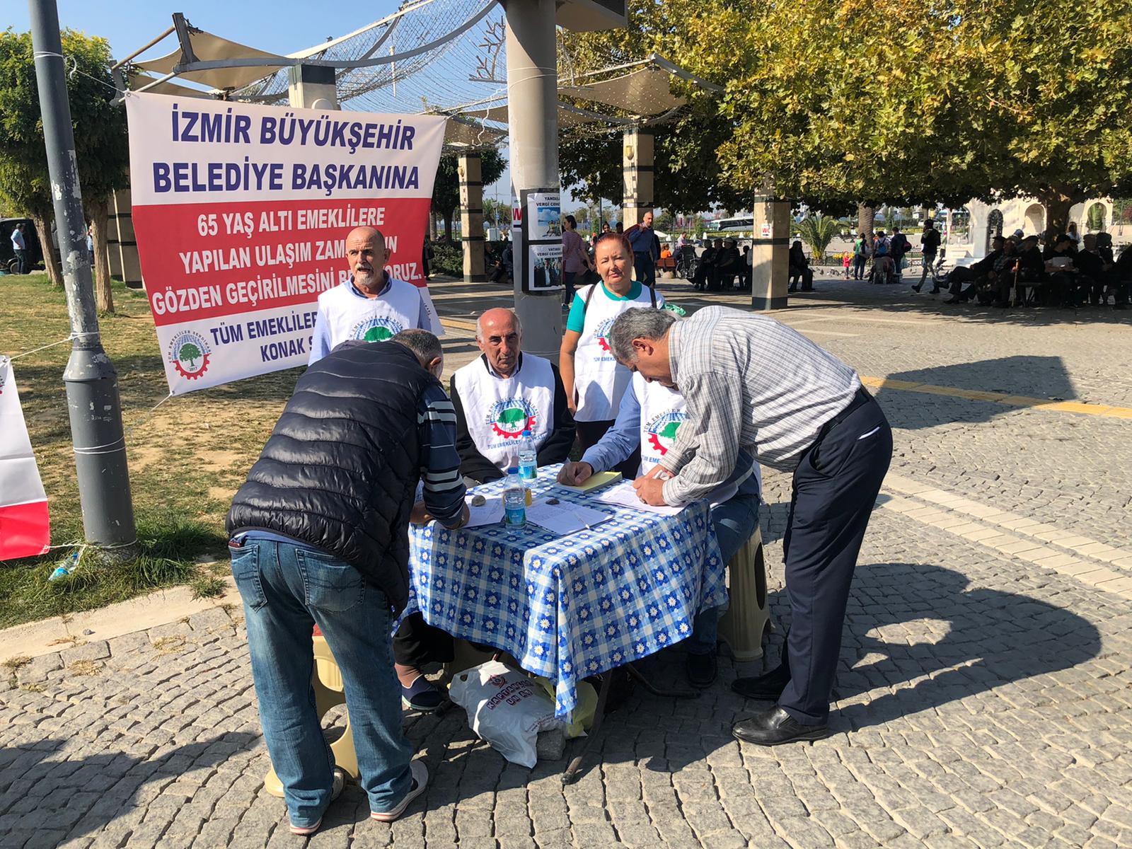 EMEKLİLERDEN ULAŞIM ZAMMI İÇİN İMZA KAMPANYASI