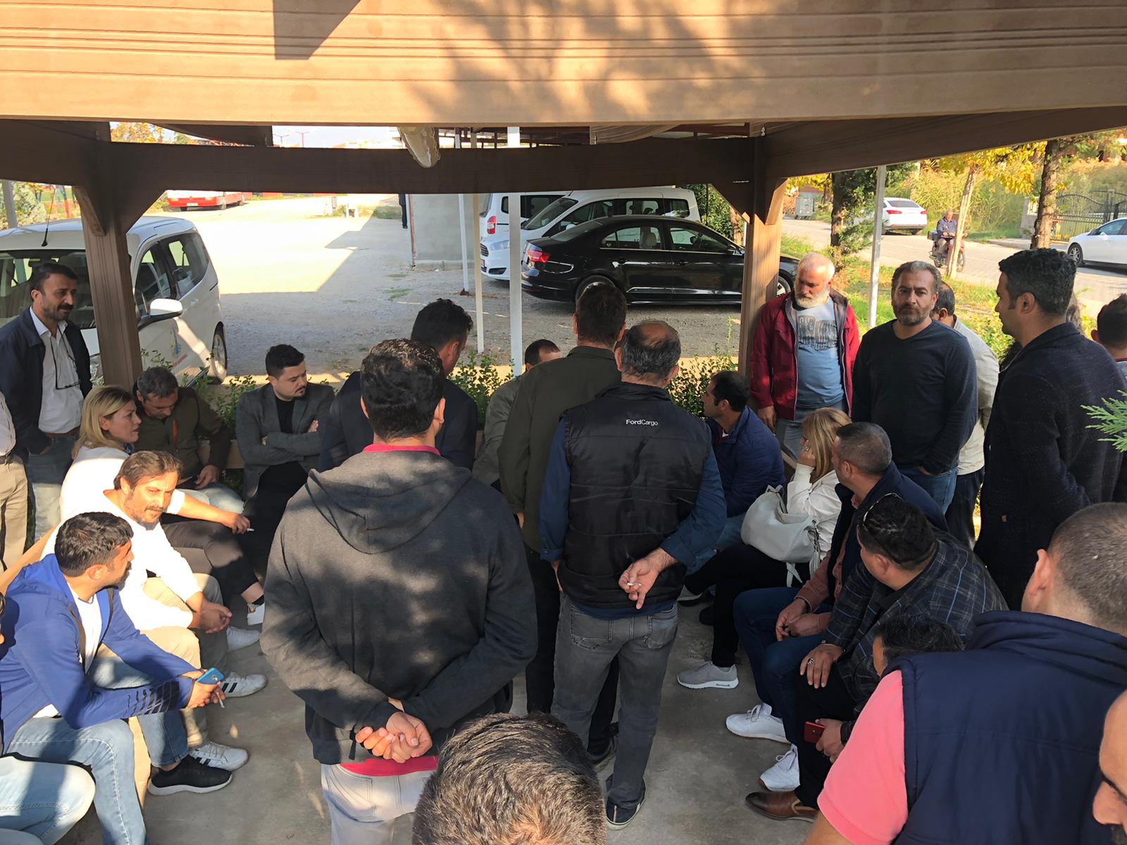 DİKİLİ BELEDİYESİ ÖNÜNDE SİLAH SESLERİ