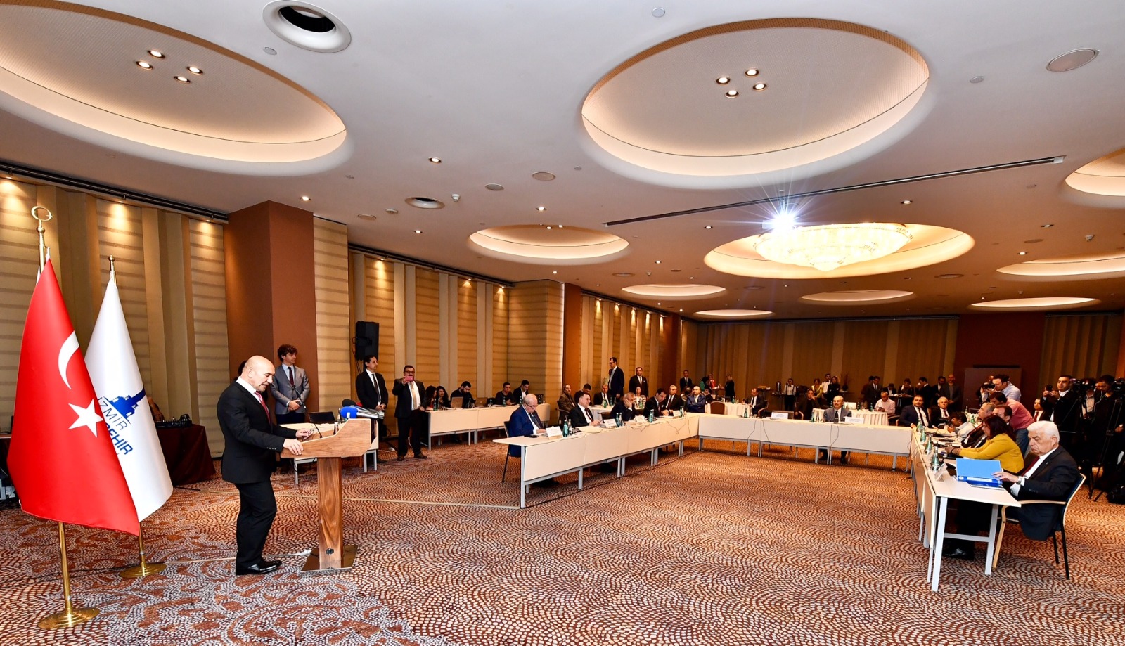 TUNÇ SOYER’DEN CUMHURBAŞKANI’NA TEKRAR DAVET EDİLMEDİK ÇIKIŞI