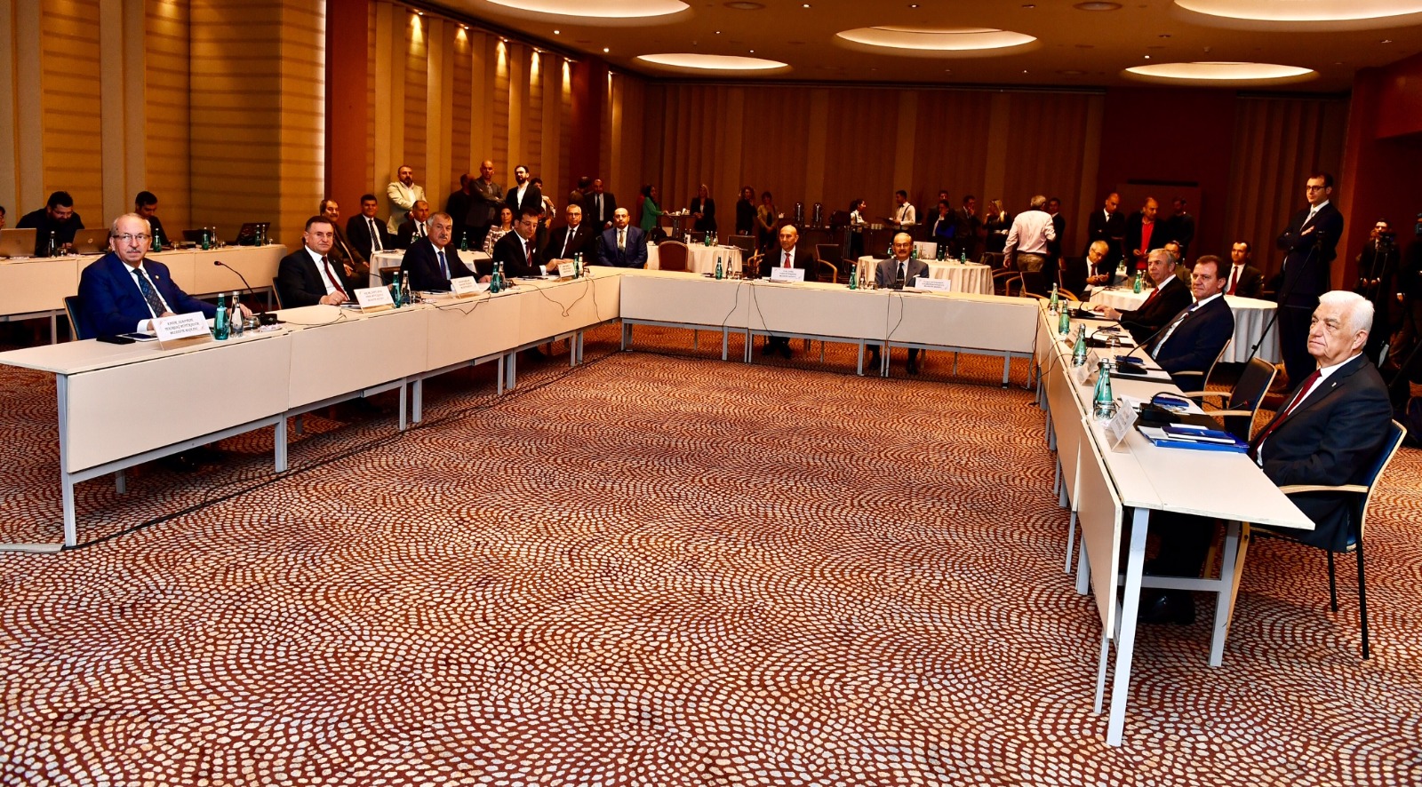 TUNÇ SOYER’DEN CUMHURBAŞKANI’NA TEKRAR DAVET EDİLMEDİK ÇIKIŞI