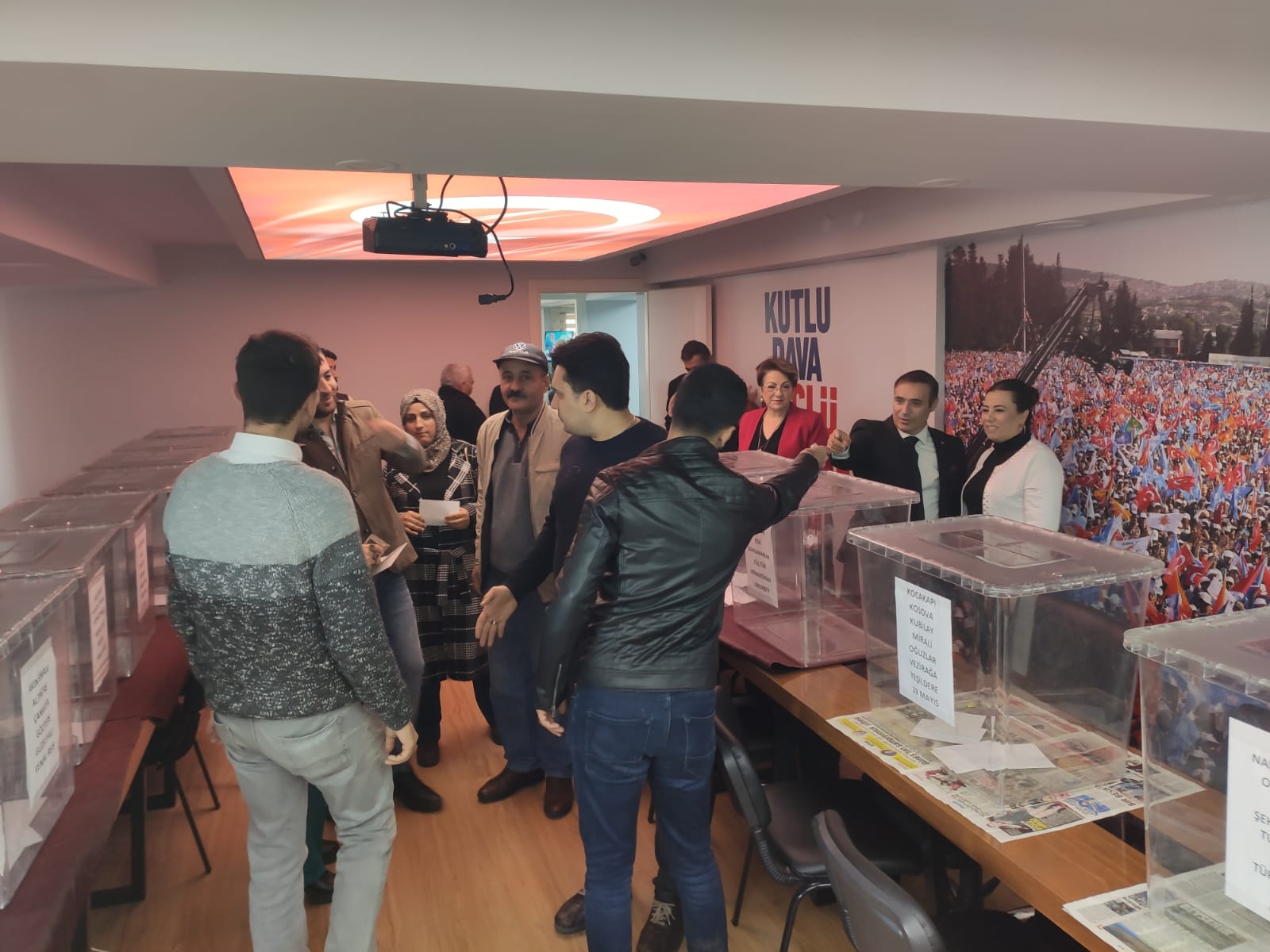 AK PARTİ’DE DELEGE SEÇİMLERİ TÜM HIZIYLA DEVAM EDİYOR