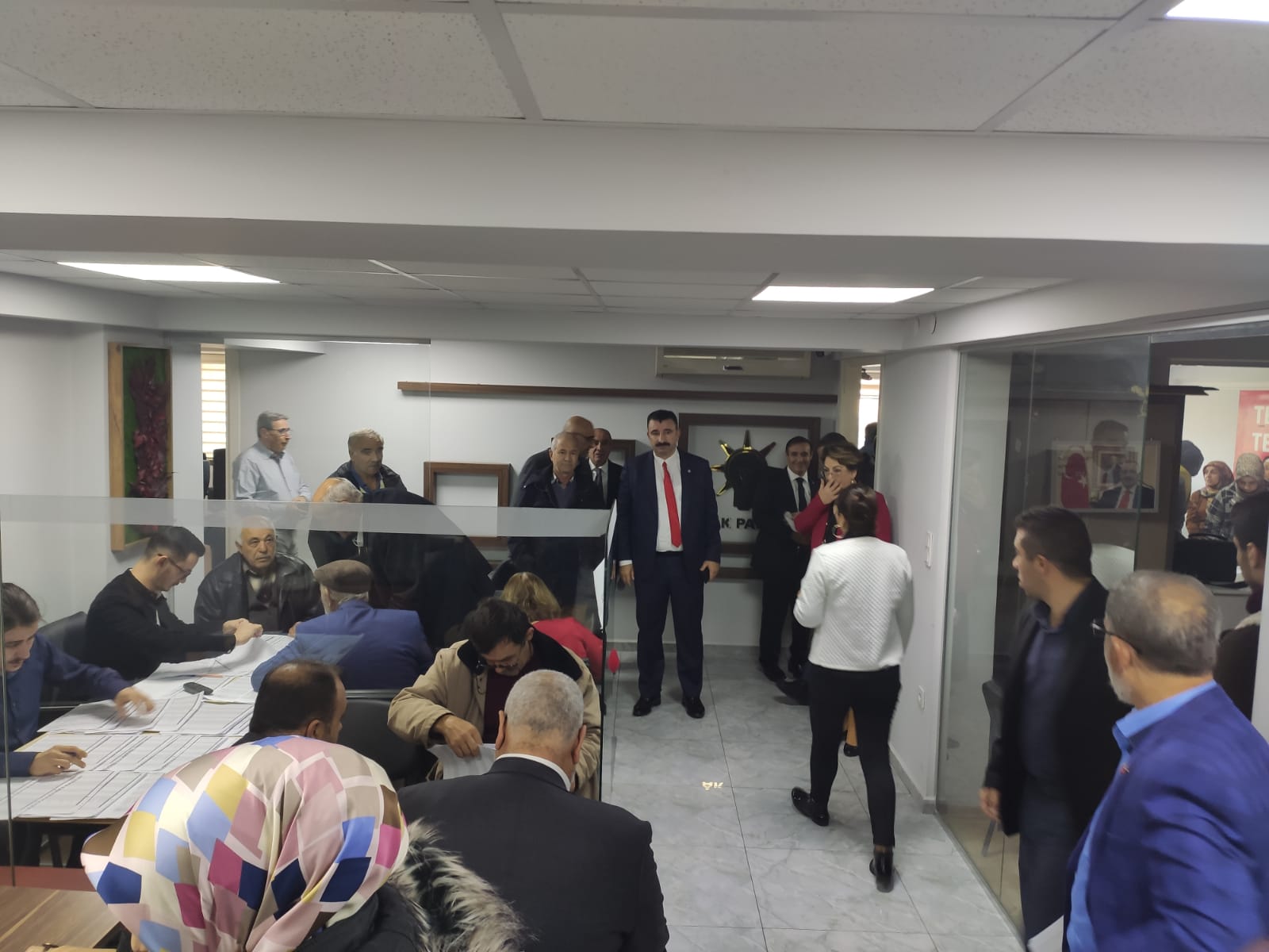 AK PARTİ’DE DELEGE SEÇİMLERİ TÜM HIZIYLA DEVAM EDİYOR