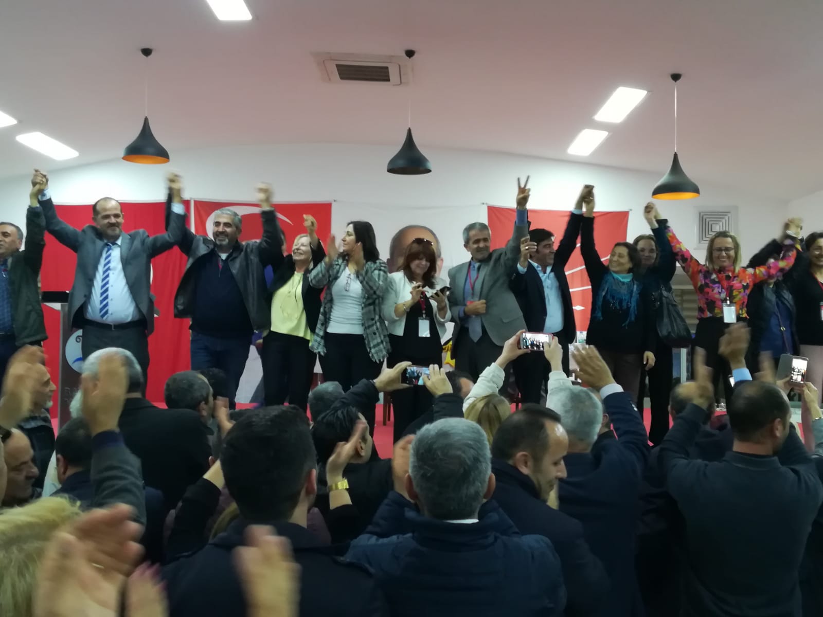 CHP Karabağlar ve Bayraklı Kongrelerinde Sürpriz Sonuçlar