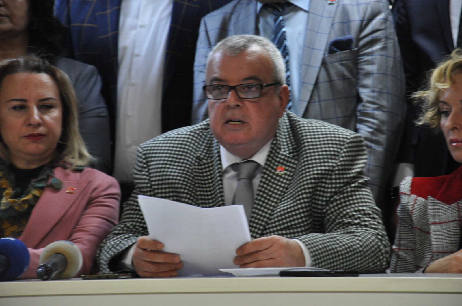 CHP İzmir’de 30 ilçe başkanından Yücel’e destek