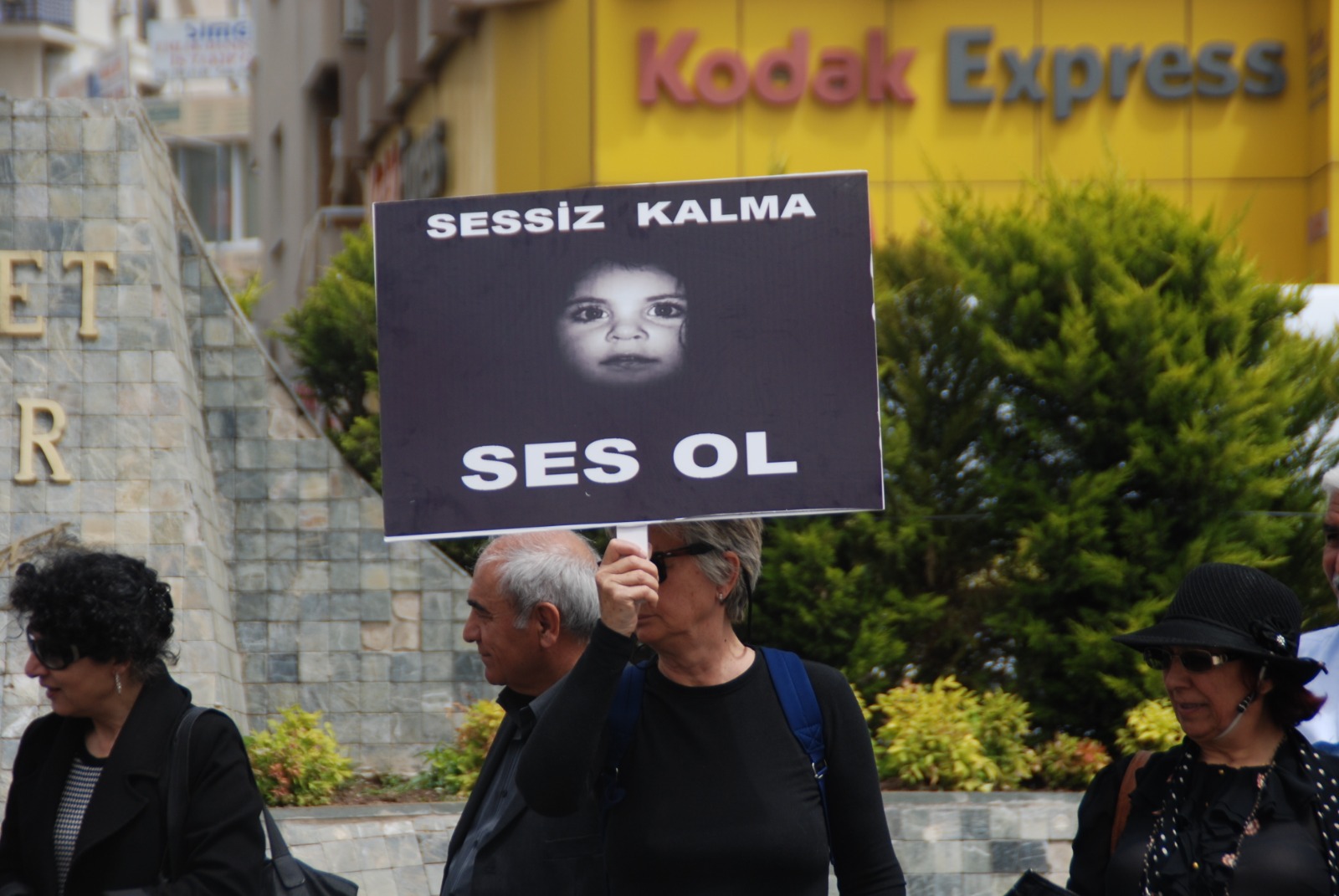 CHP Bornova Kadın Kolları: Artık yeter diyoruz