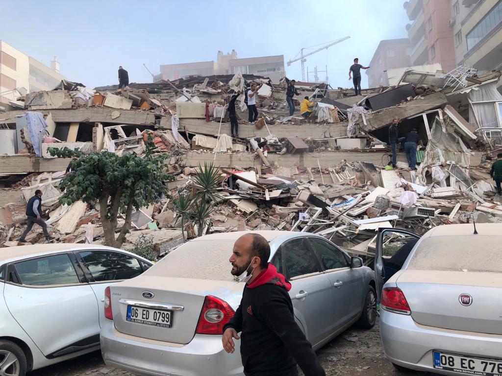İzmir'de büyük deprem!