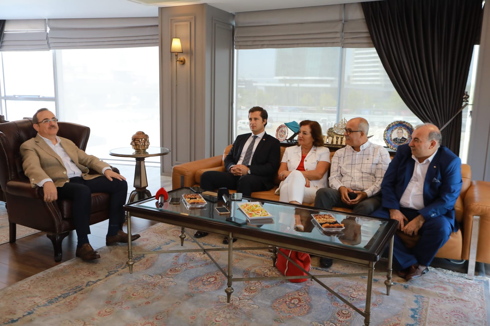 Chp İl Başkanı Deniz Yücel’den Ak Parti İl Başkanı Sürekli’ye: “İzmir için birlikte çalışalım”