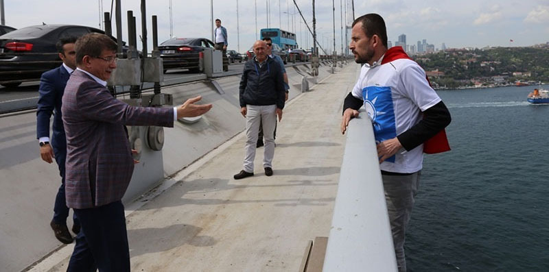 İntihar etmek isteyen kişiyi Ahmet Davutoğlu ikna etti