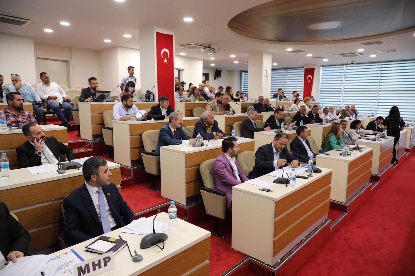 Bayraklı meclisine damga vuran harekat tartışması!