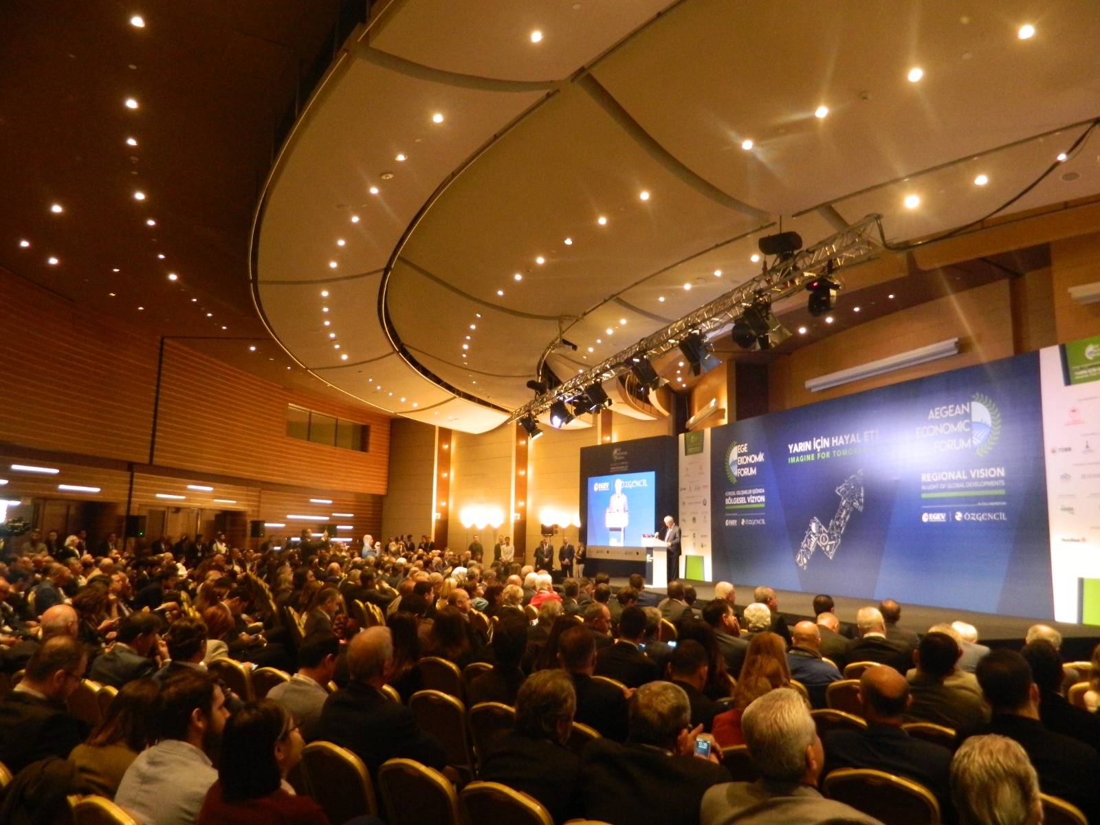 BİNALİ YILDIRIM: EGE EKONOMİK FORUMU’NDA ÖNEMLİ MESAJLAR VERDİ