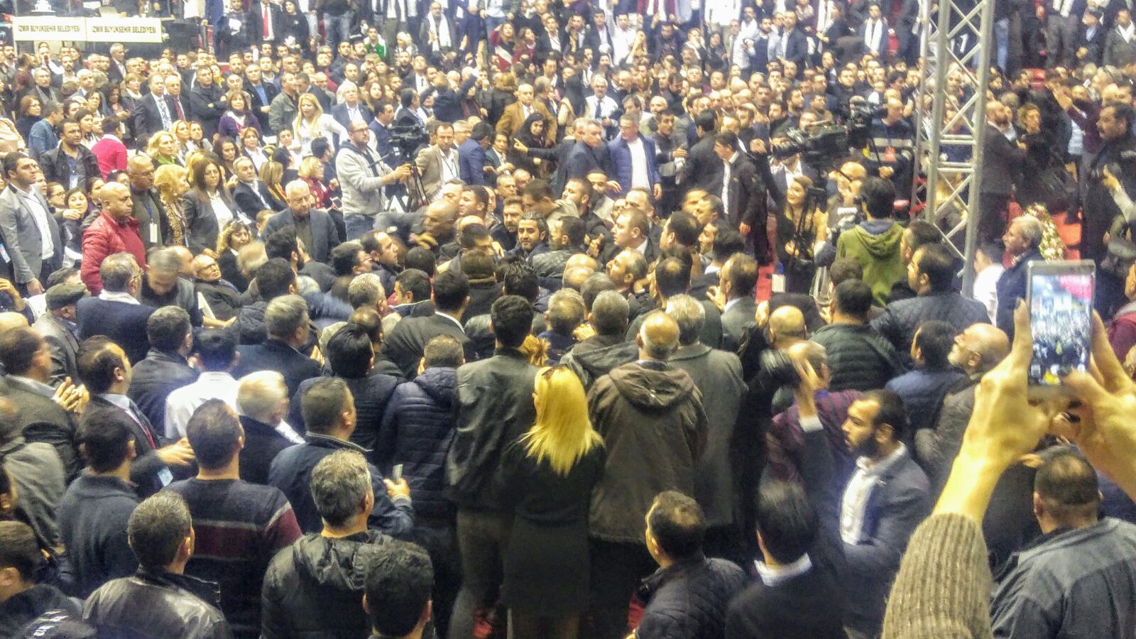 Son dakika... CHP İl Kongresinde kavga....