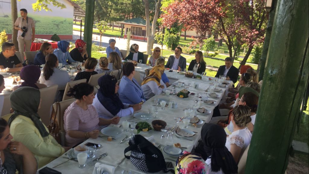 Dr. Ahu Pakdemirli, İzmirli kadınları yalnız bırakmadı