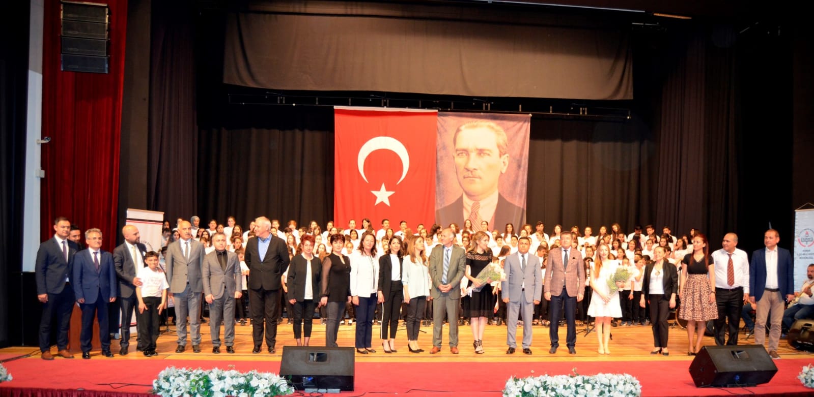 ‘Yarınların Sesi Çocuk Korosu’ harikalar yarattı
