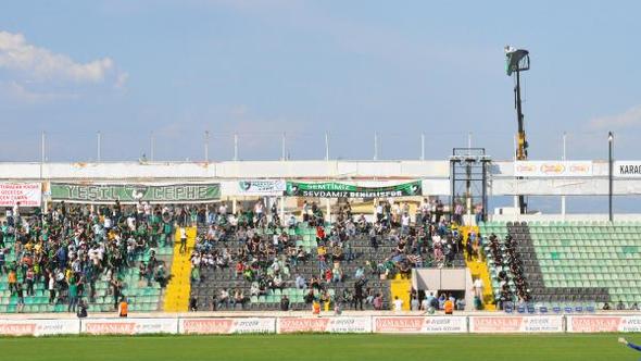 Stada girmeme cezası almıştı: Vinçle Denizlispor maçına geldi