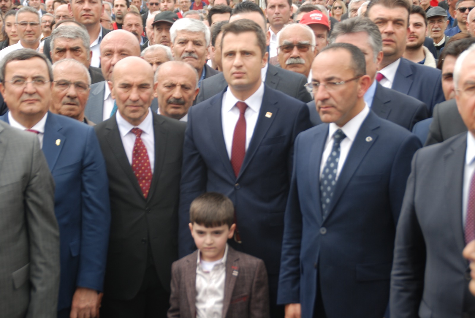 CHP İzmir 23 Nisanı kutladı