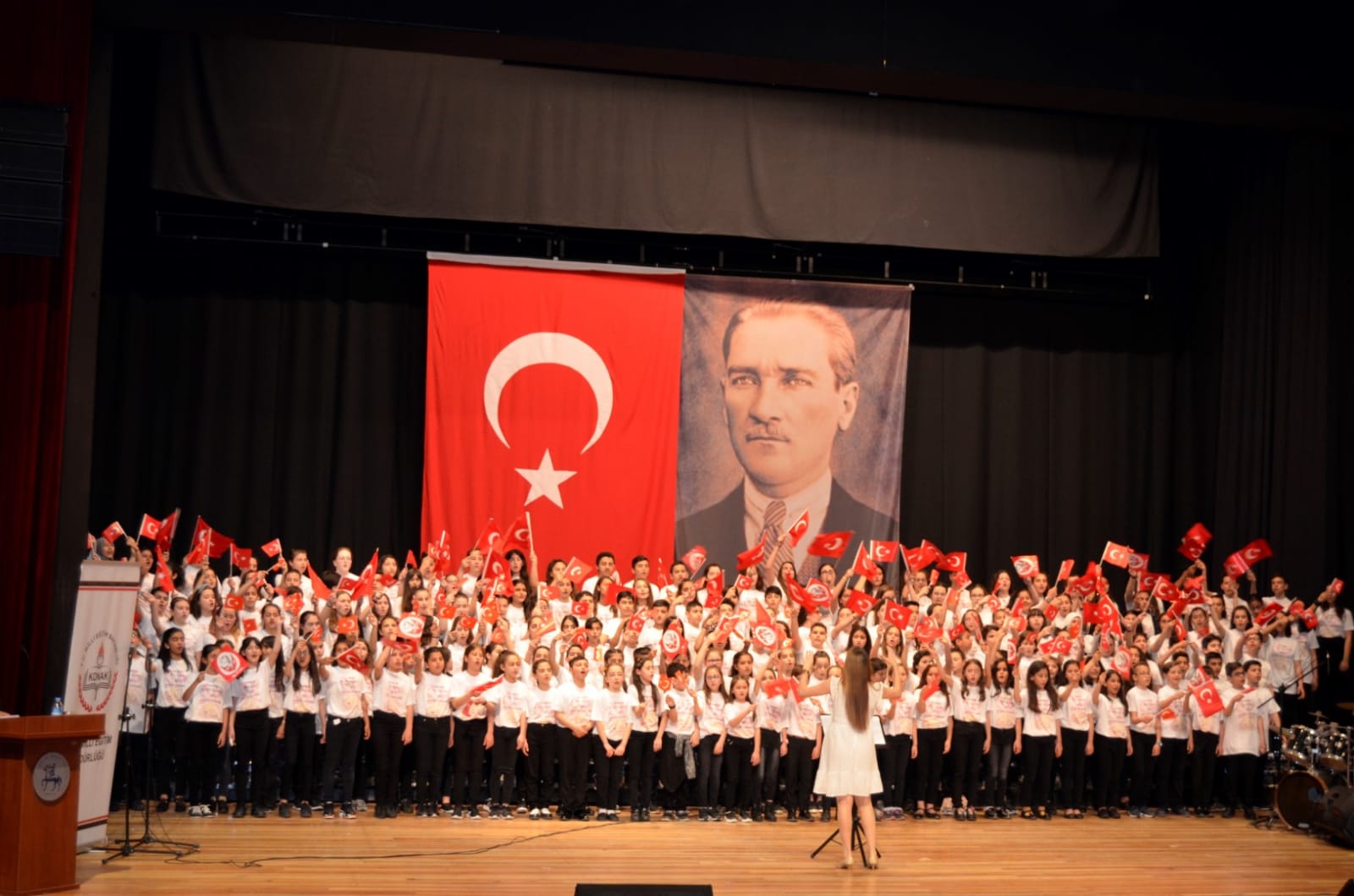 ‘Yarınların Sesi Çocuk Korosu’ harikalar yarattı