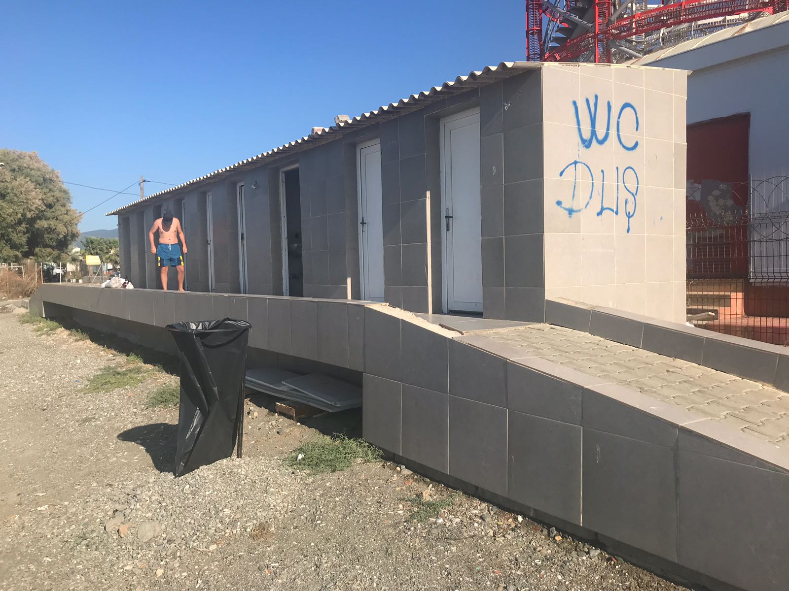 Güzelbahçe'nin plajları tehlike saçıyor