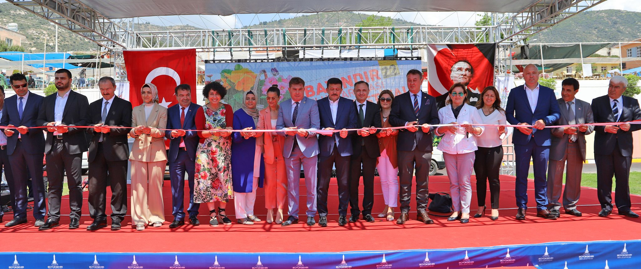 22. Uluslararası Bayındır Çiçek Festivali Yıldızlar Geçidine Sahne Oldu