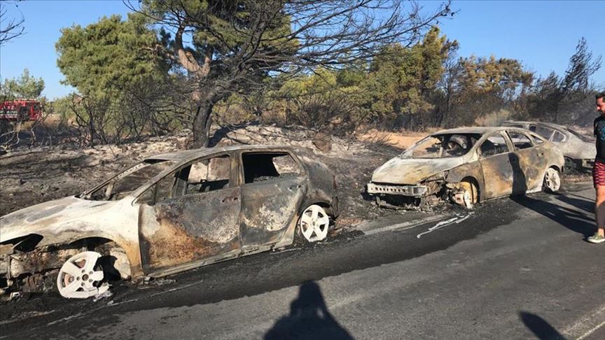 İzmir'de yangın: yaklaşık 50 araç küle döndü