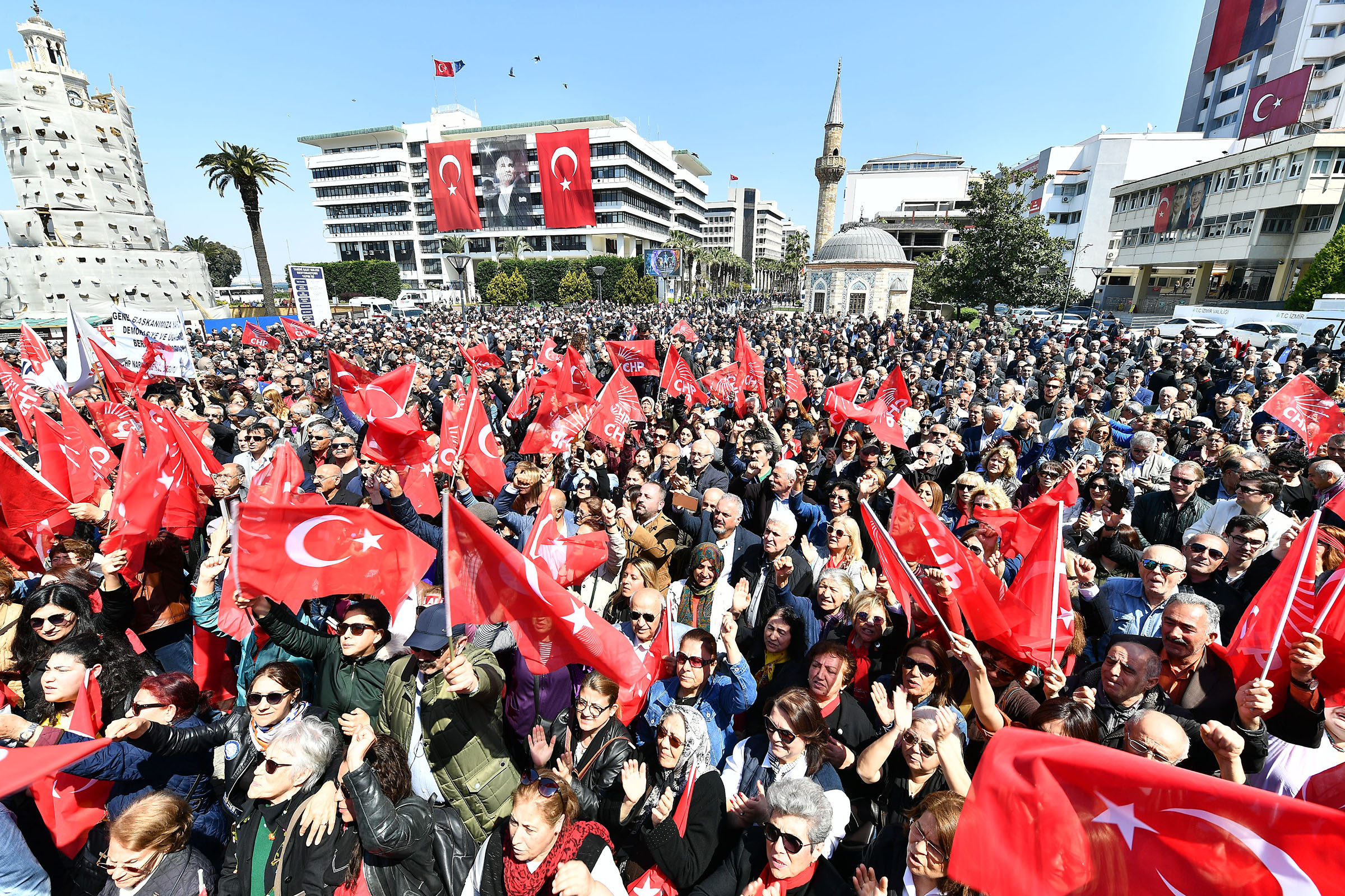Kılıçdaroğlu'na yönelik saldırı İzmir'de protesto edildi