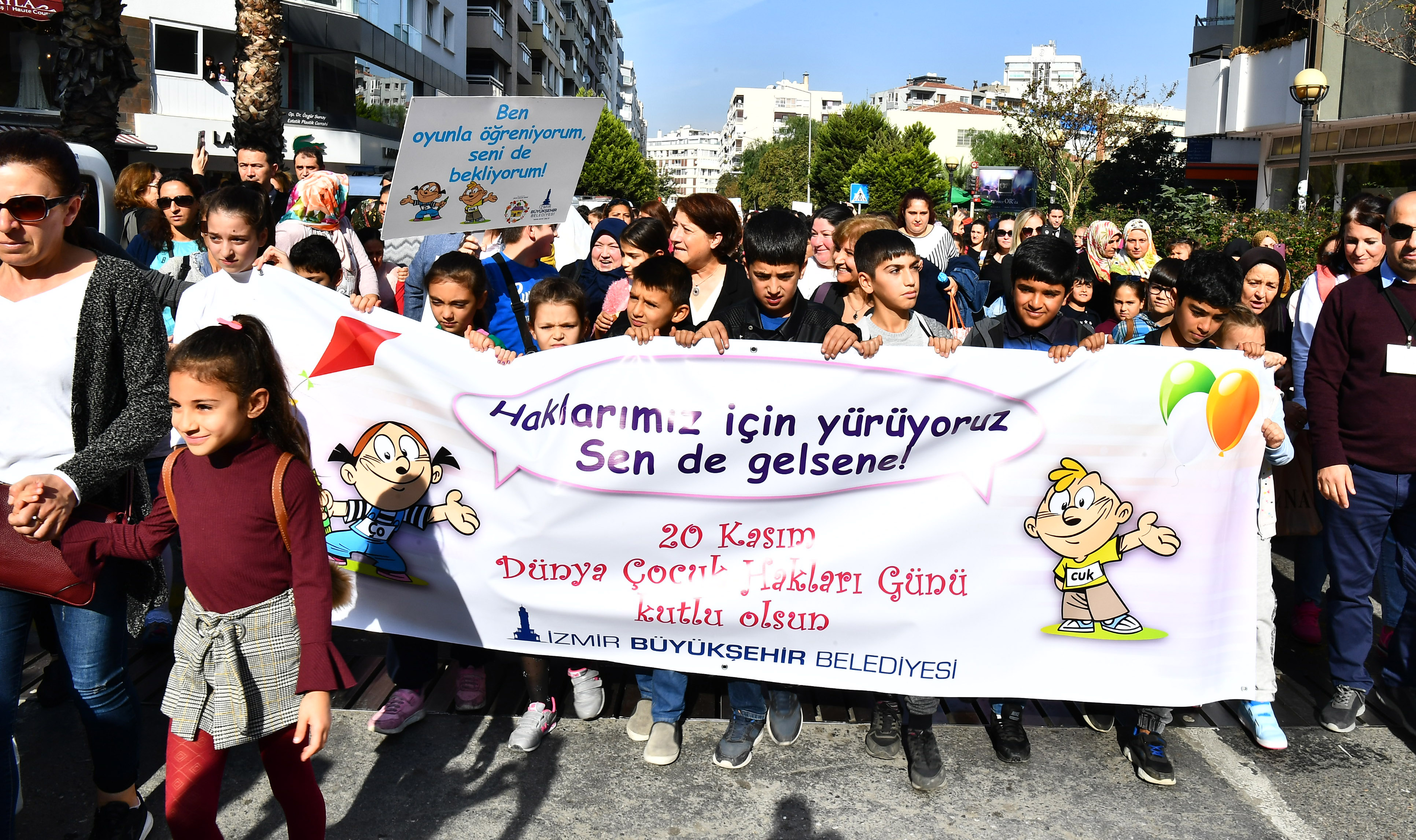 İzmir’de Çocuk Hakları Günü kutlandı