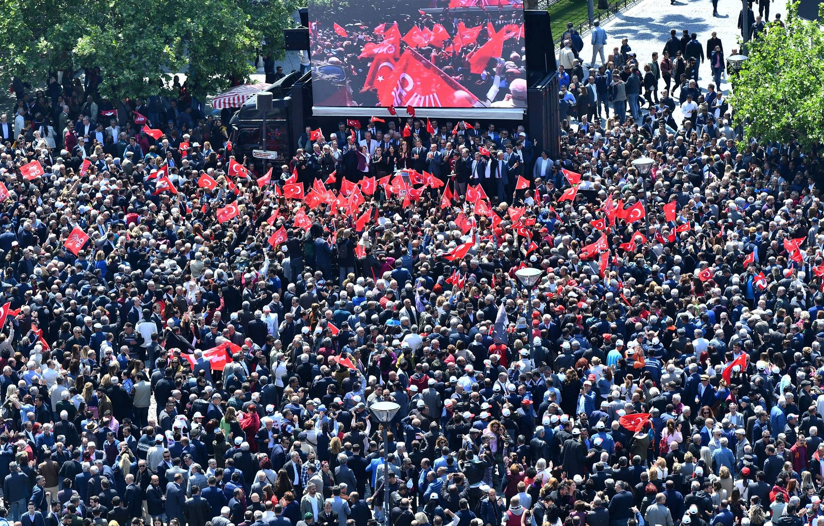 Kılıçdaroğlu'na yönelik saldırı İzmir'de protesto edildi