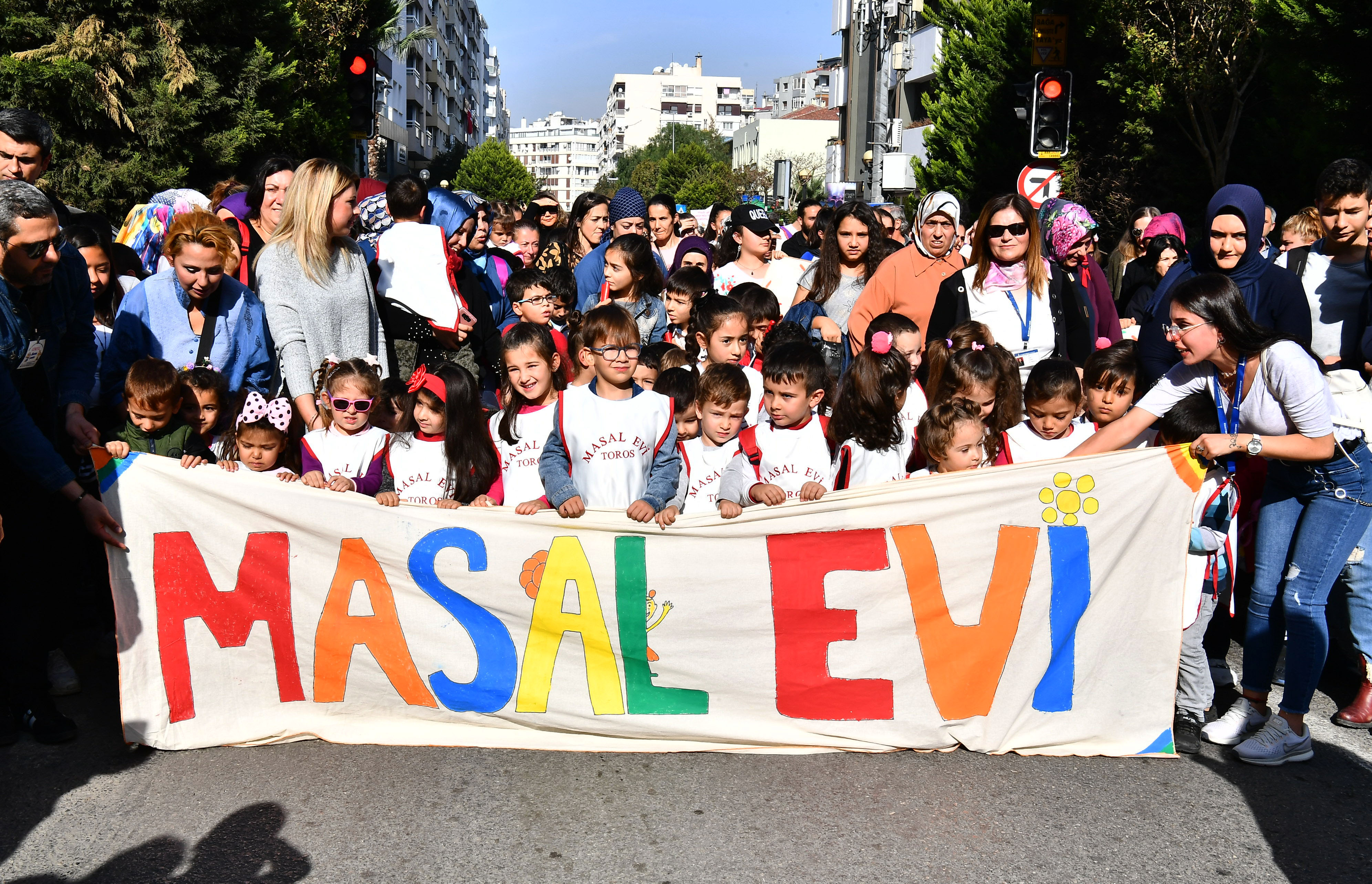 İzmir’de Çocuk Hakları Günü kutlandı