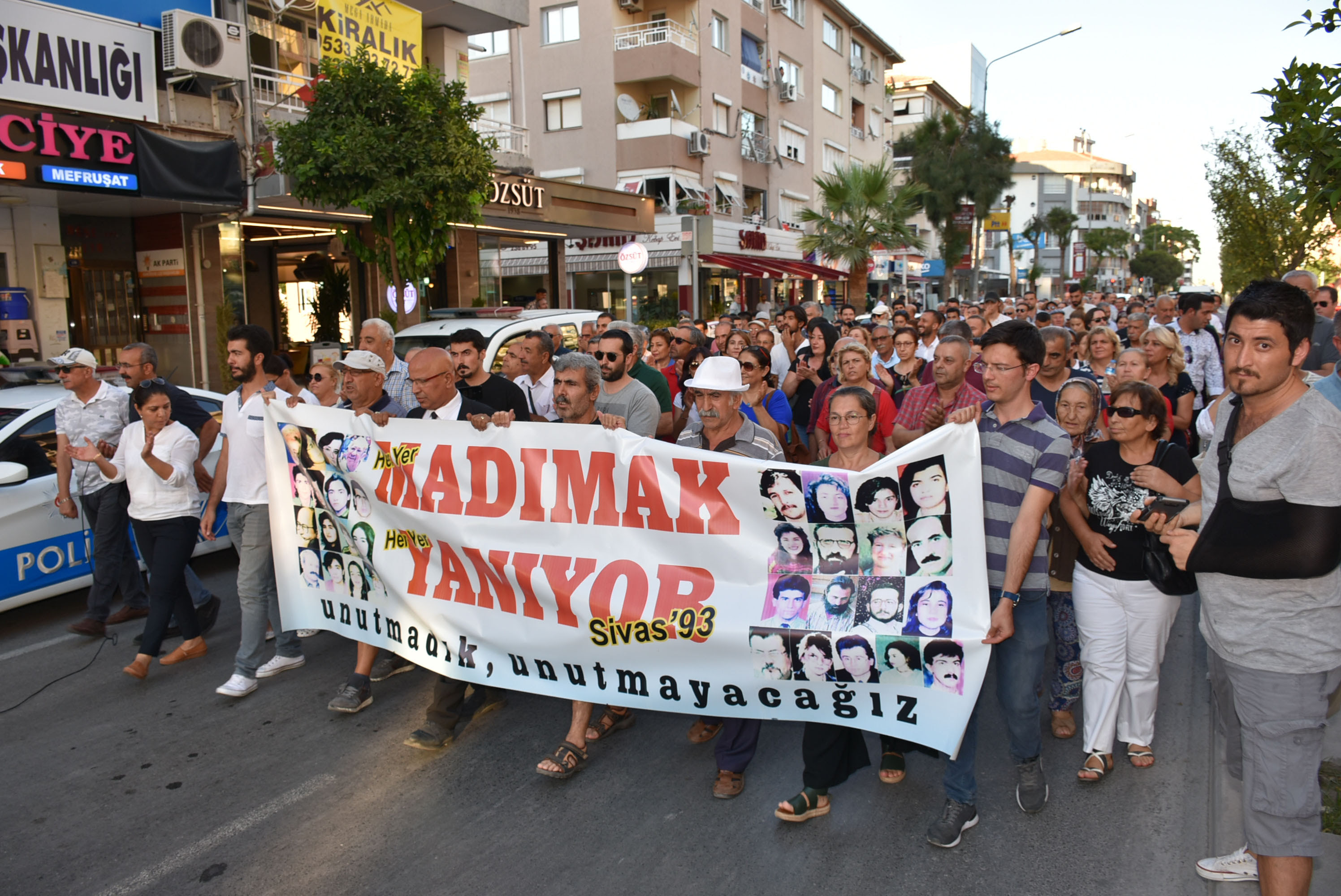 Madımak şehitleri Narlıdere’de anıldı