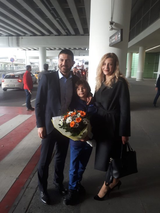 CHP'li Gürbüz'ü ailesi karşıladı!