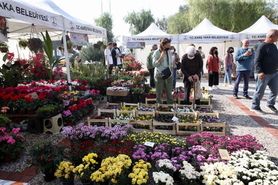 Karşıyaka 'Sonbahar Çiçek Festivali' ile renklendi