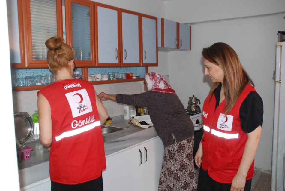 Kızılay Kadın Gönüllüleri’nden örnek davranış