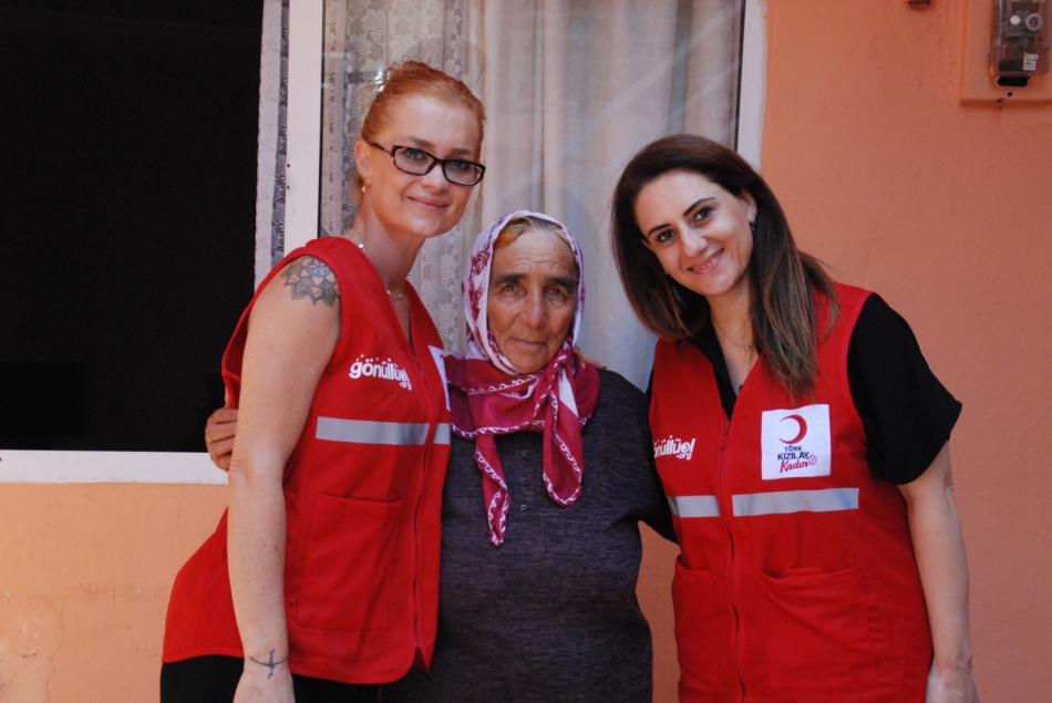 Kızılay Kadın Gönüllüleri’nden örnek davranış