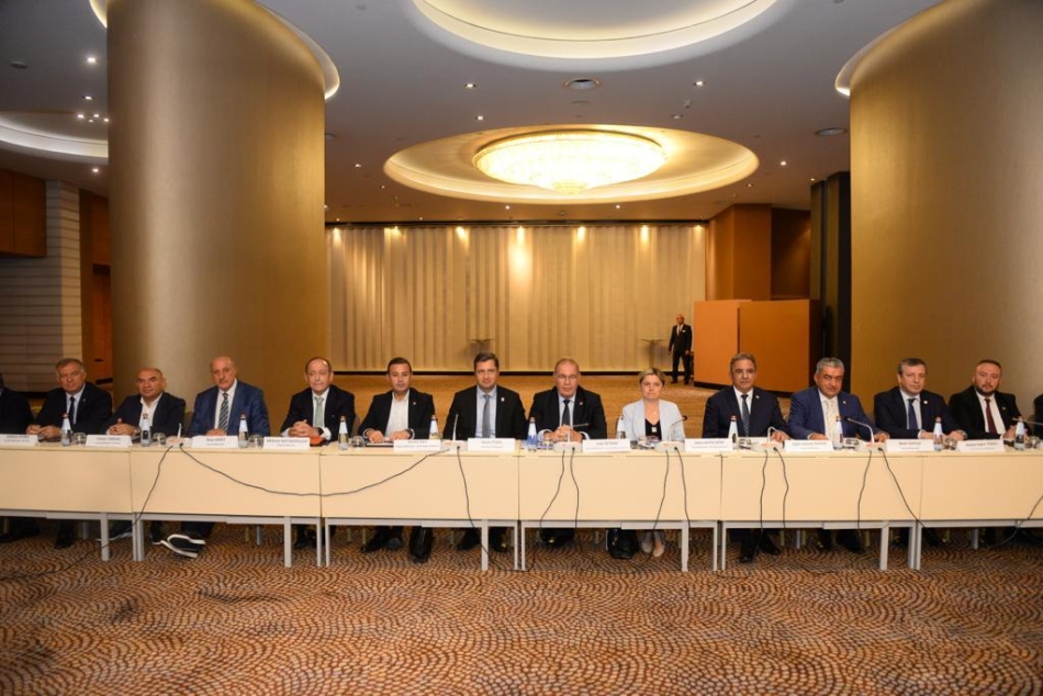 CHP'li Öztrak, iş adamlarıyla buluştu: "Hukuk yok; ama kral var!"