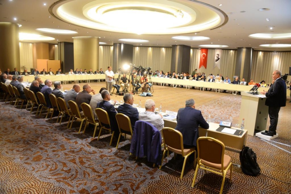 CHP'li Öztrak, iş adamlarıyla buluştu: "Hukuk yok; ama kral var!"