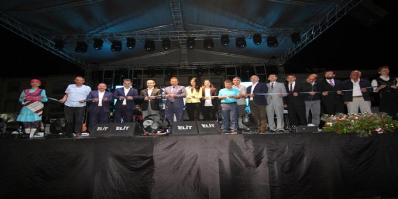 ÇİÇEK FESTİVALİ TOPLU AÇILIŞLA SON BULDU