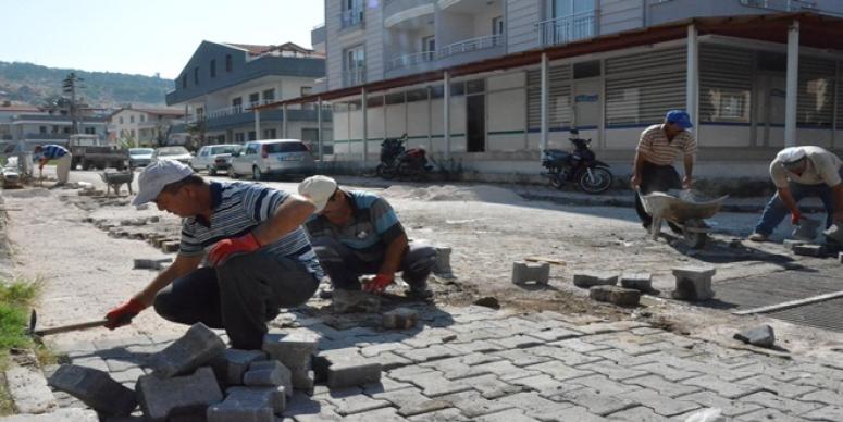 DİKİLİ SOKAKLARINDA ‘BAYRAM’ SEFERBERLİĞİ