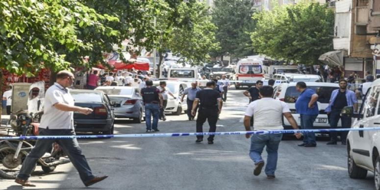 DİYARBAKIR'DA POLİSE SİLAHLI SALDIRI: BİR ŞEHİT BİR YARALI