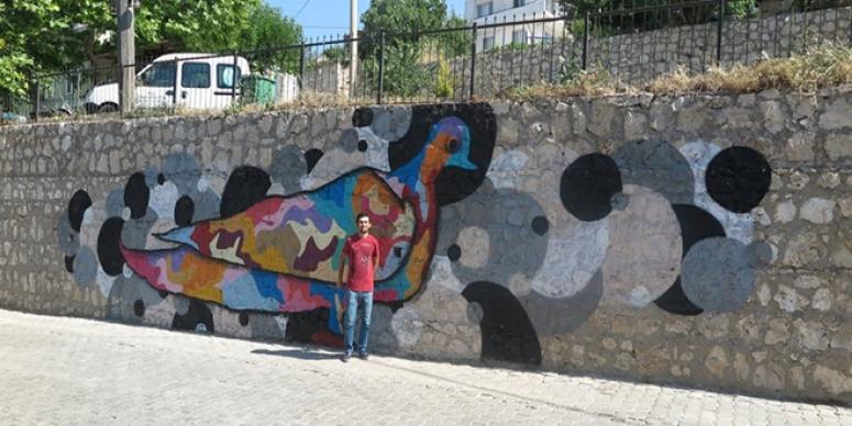 SOKAK SANATI-GRAFFITI  BORNOVA DUVARLARINDA