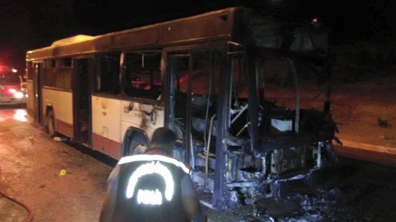 BELEDİYE OTOBÜSÜNE MOLOTOFLU SALDIRI!